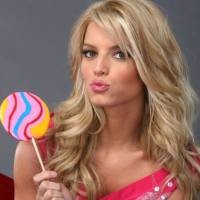 Jessica Simpson Dituntut Rp 900 miliar